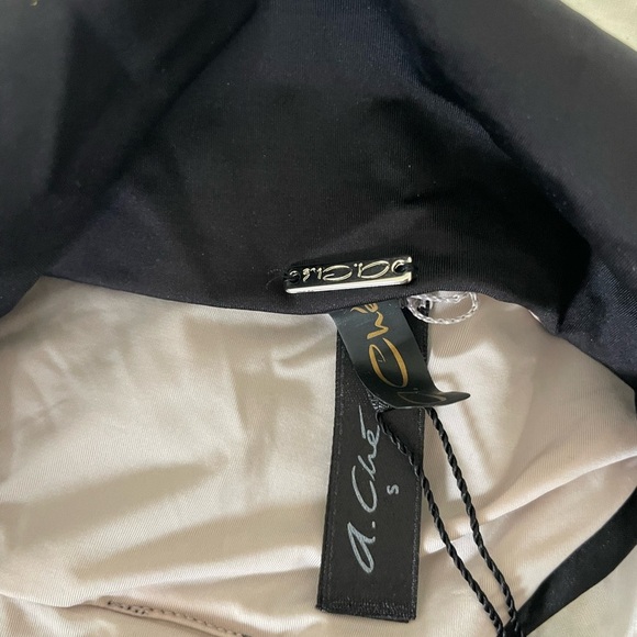 A. Che. Black Off-Shoulder Women's Swimwear - Picture 3 of 9